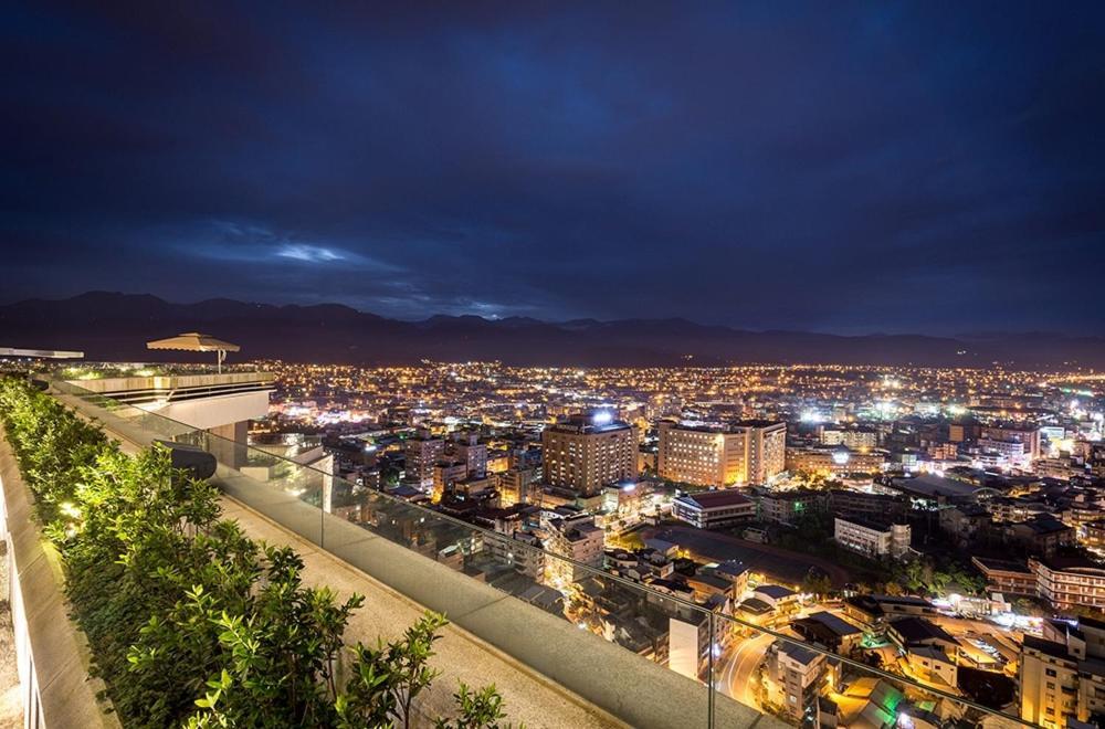 Cuncyue Hot Spring Resort Luodong Esterno foto View of the city from the Acropolis