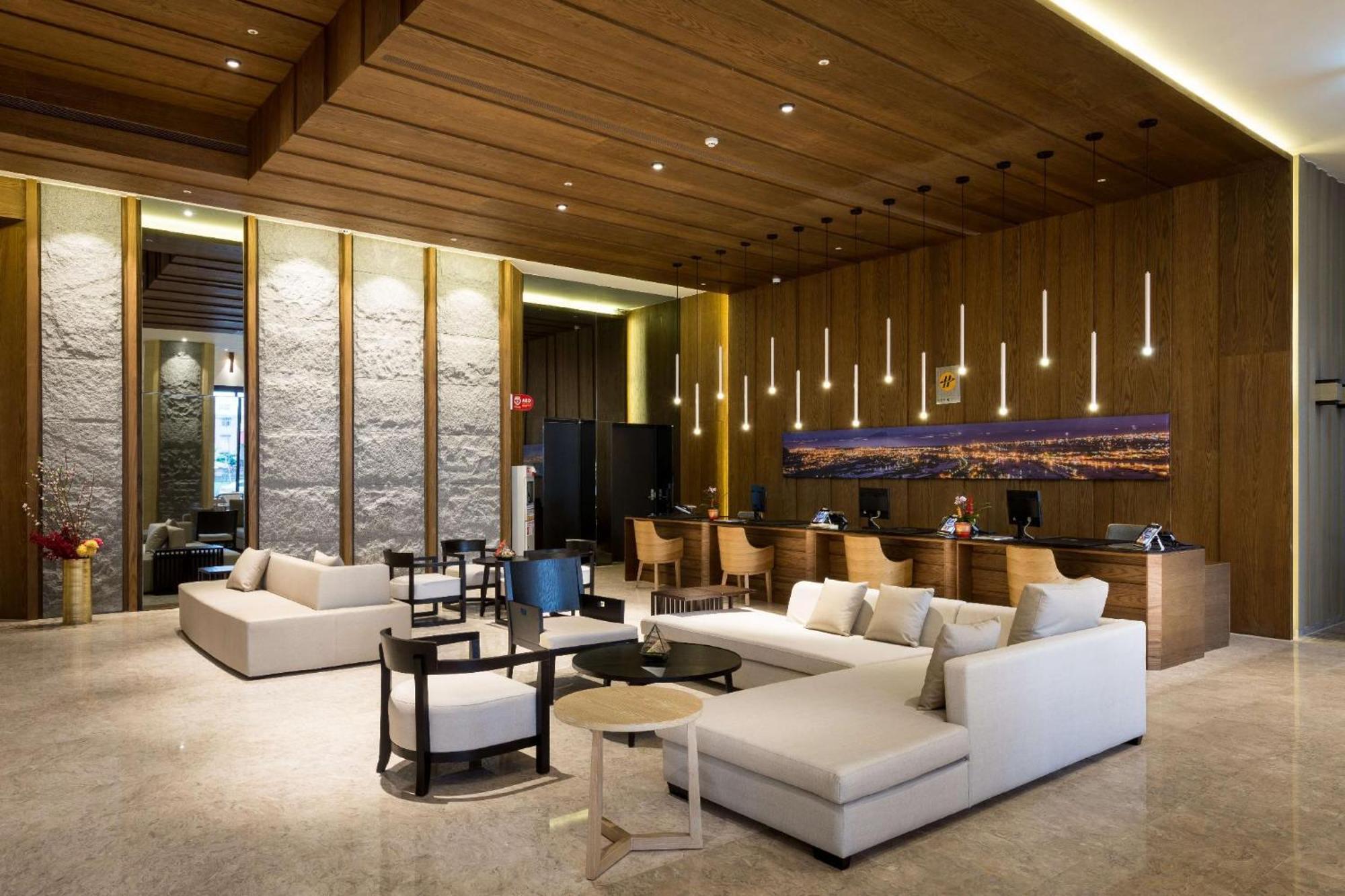 Cuncyue Hot Spring Resort Luodong Esterno foto The lobby of the hotel