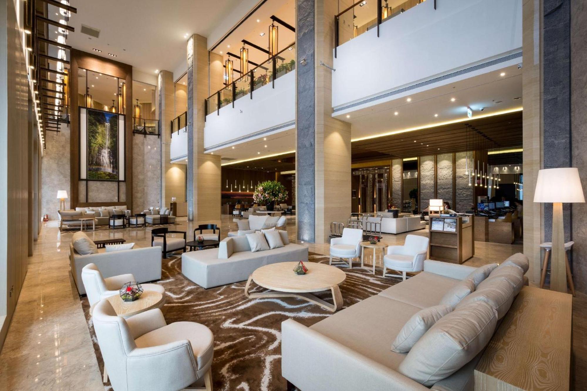Cuncyue Hot Spring Resort Luodong Esterno foto The lobby of the hotel