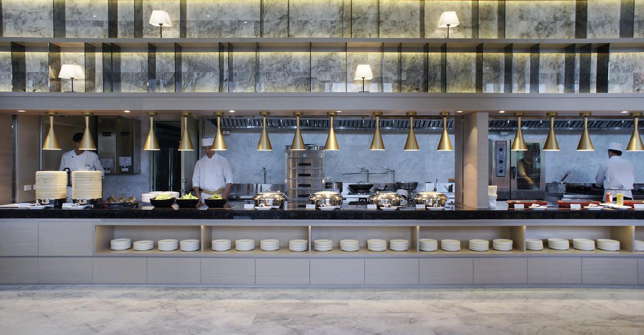 Cuncyue Hot Spring Resort Luodong Esterno foto The kitchen at the restaurant