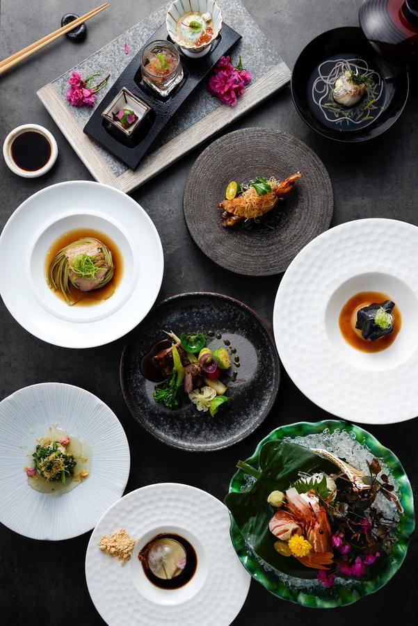 Cuncyue Hot Spring Resort Luodong Esterno foto Dishes at the restaurant