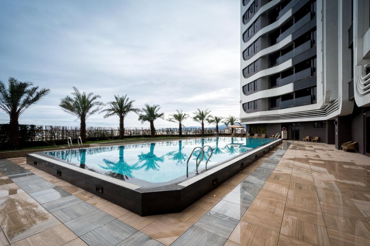 Cuncyue Hot Spring Resort Luodong Esterno foto The swimming pool